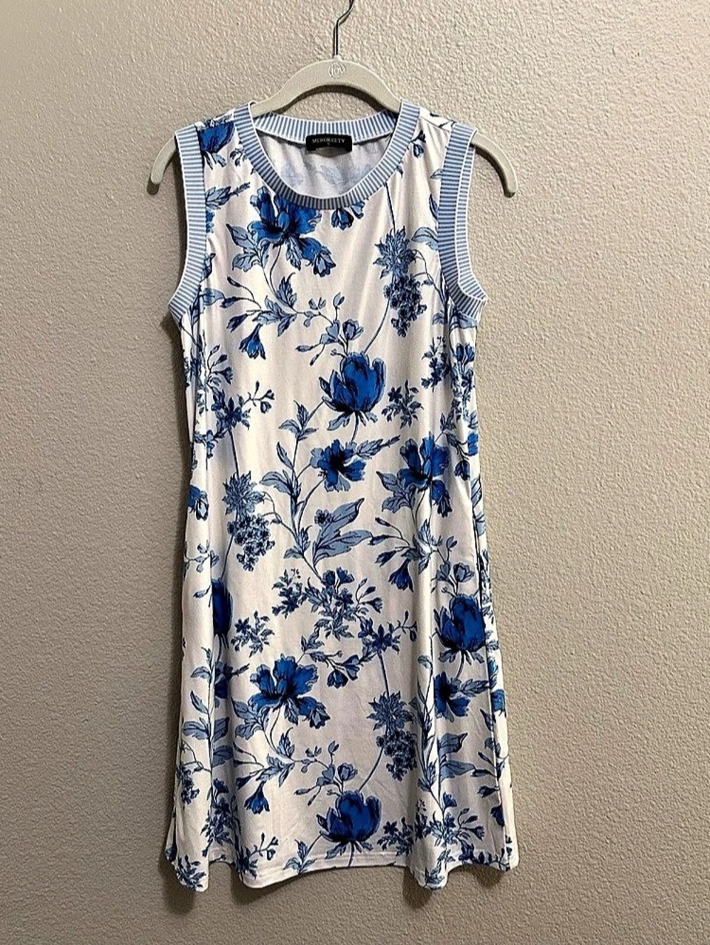 Merokeety Floral Mini Dress in White & Blue Size Small Like New